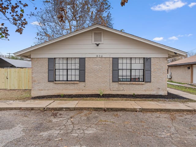 834 N Meadows Dr
