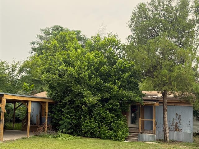 834 W Bell Ave