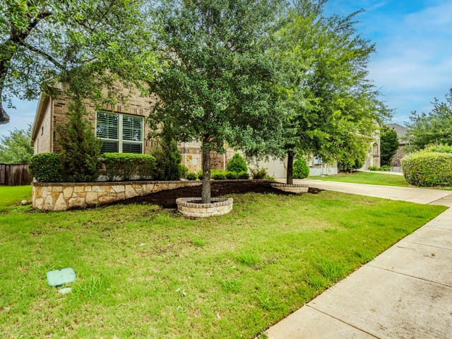 836 Richardson LN