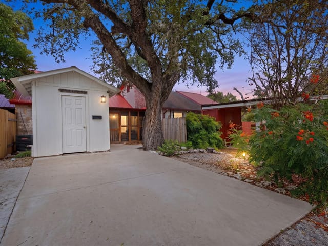 84 Shady Bluff DR