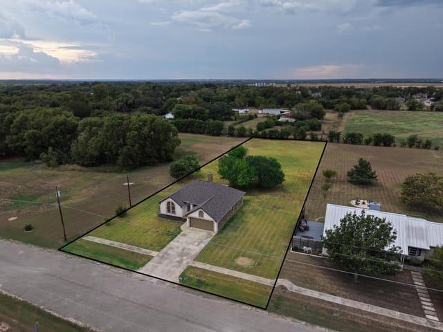 84 Thomas DR