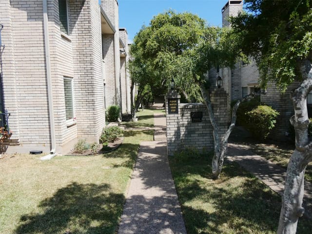 8400 JAMESTOWN DR Unit #204