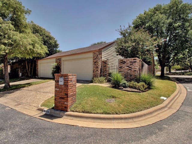 8401 Ardash Ln