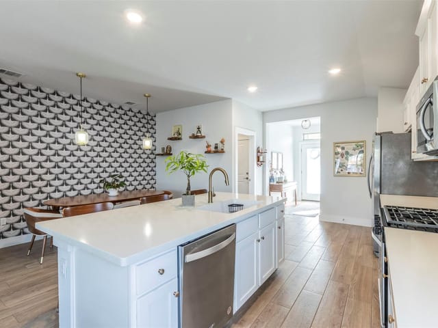 8402 Cottage Rose Dr