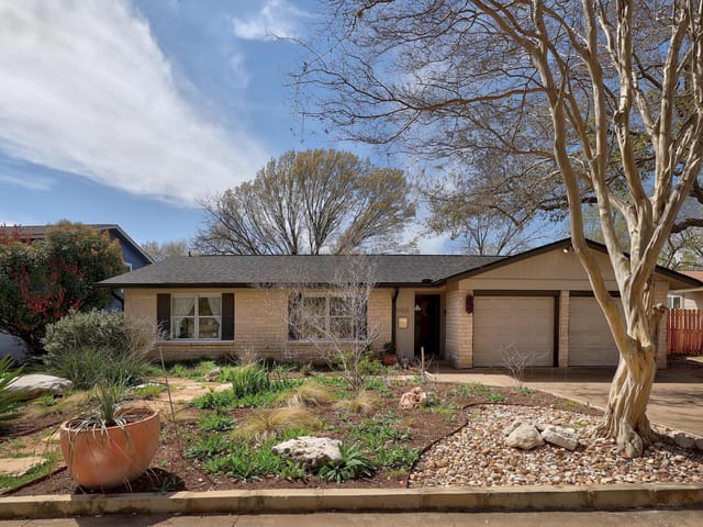8402 Flagstone Dr