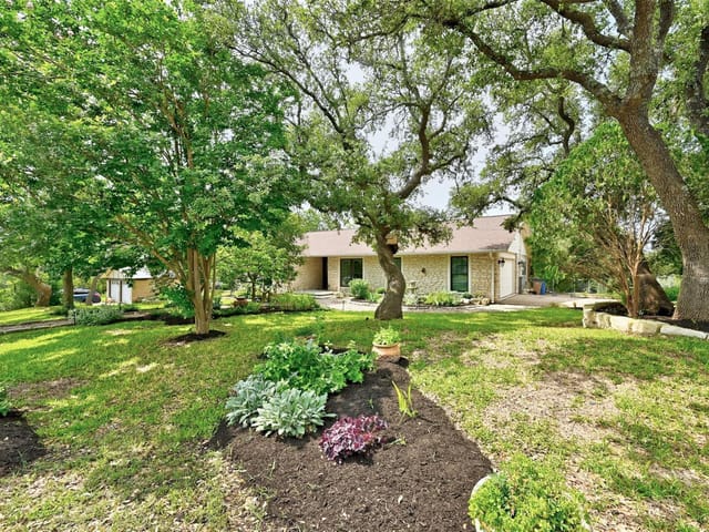 8403 Moccasin Path