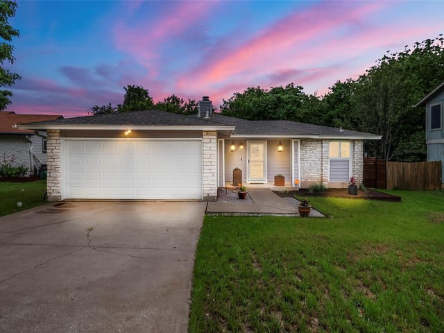 8404 Hornet Dr