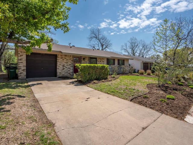 8405 Briarwood Ln