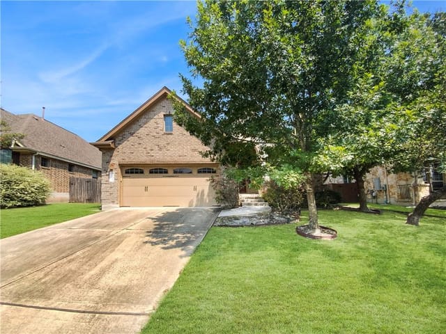 8413 Alophia Dr