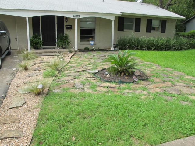 8418 Briarwood Ln