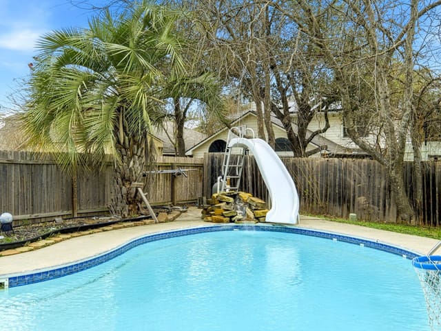 8422 Priest River Dr