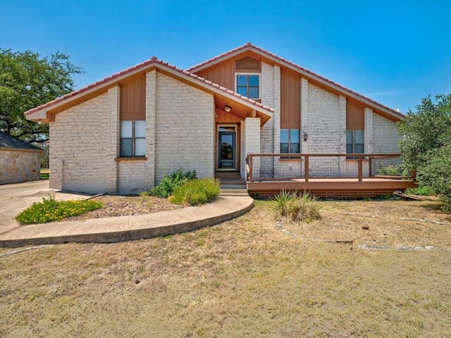 View 843 Sunfish ST in Lakeway Sec 14 843 Sunfish ST - property photo 1 - Luxury home in Lakeway Sec 14, Austin, TX
