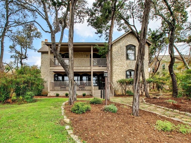 8450 Spicewood Springs Rd