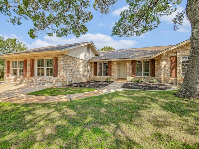 85 BROOKHOLLOW Dr