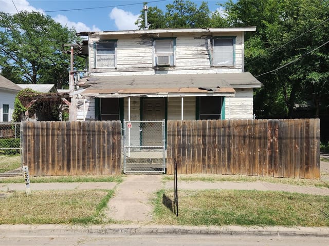 85 W Navasota St