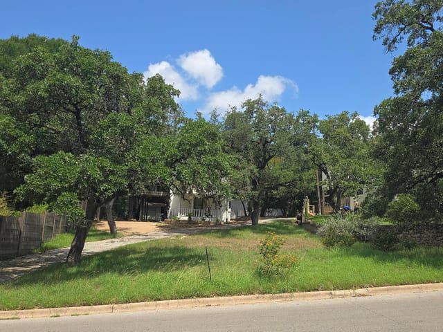 850 Forest View Dr