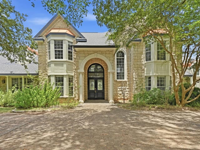 850 Jerrys LN
