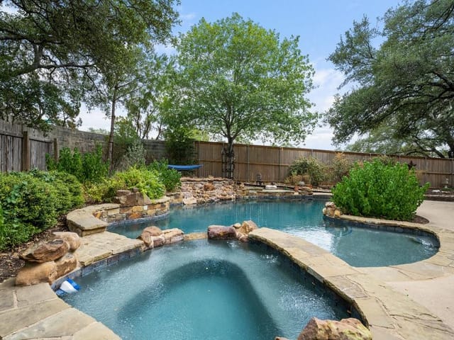 8501 SWEETNESS Ln
