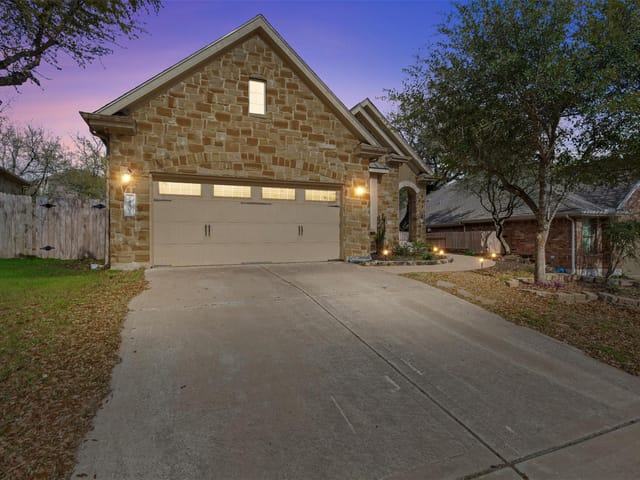 8505 Alophia Dr