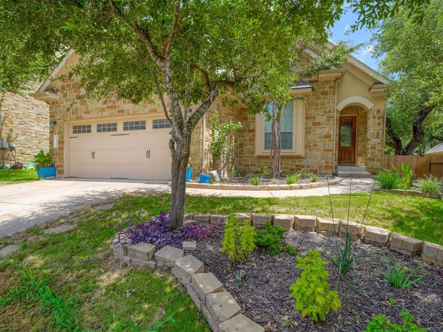 8505 Alophia Dr