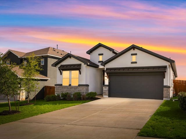 8510 Red Bottle Brush RD