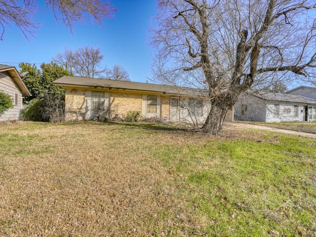 8512 Rockwood Ln