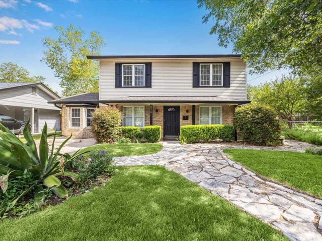 8516 Rockwood Ln