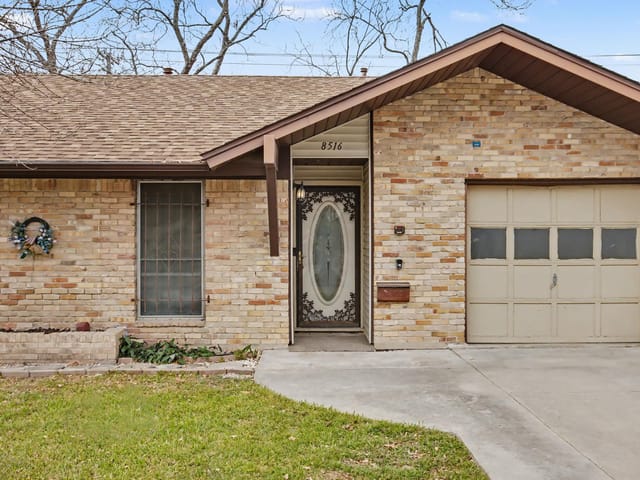 8516 Woodstone DR