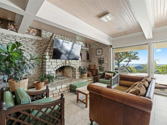 8517  Grandview Dr