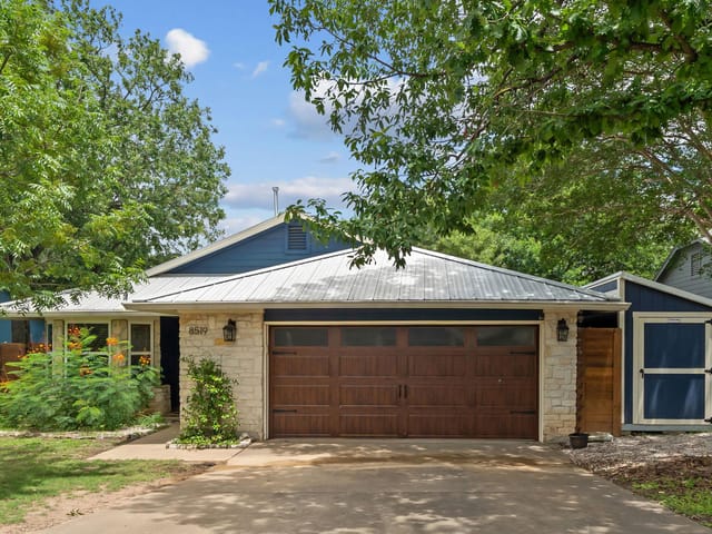 8519 Palace PKWY