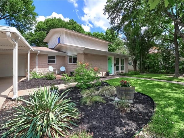 8521 Brookfield Dr