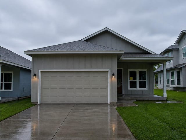 855 Cypress LN
