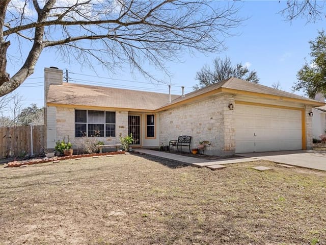8601 Huebinger Pass