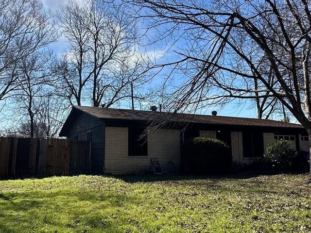 8601 Winding Walk