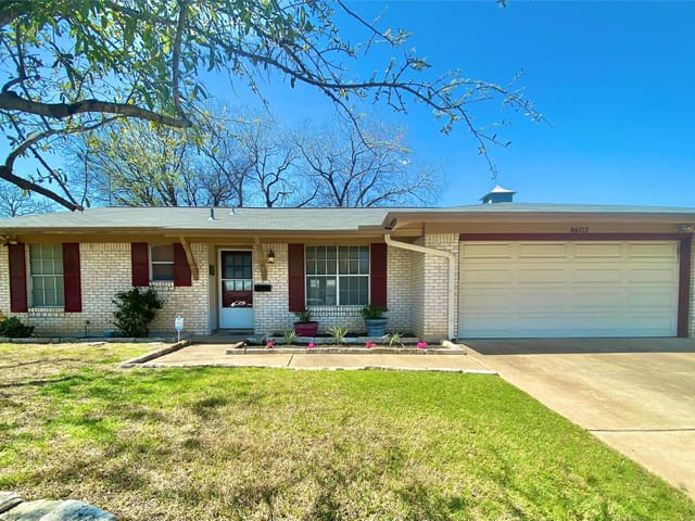 8602 Colonial DR