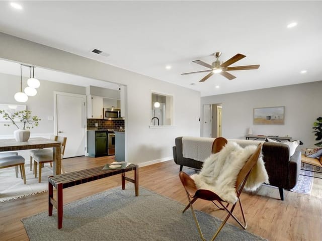 8603 Winding Walk