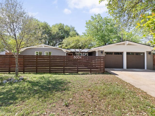 8604 Primrose Ln