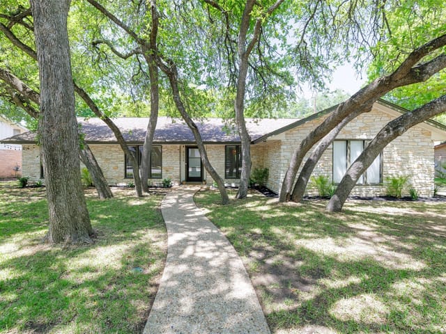 8604 Silver Ridge Dr