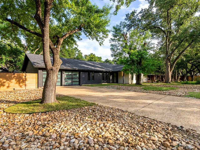 8605 Silver Ridge Dr