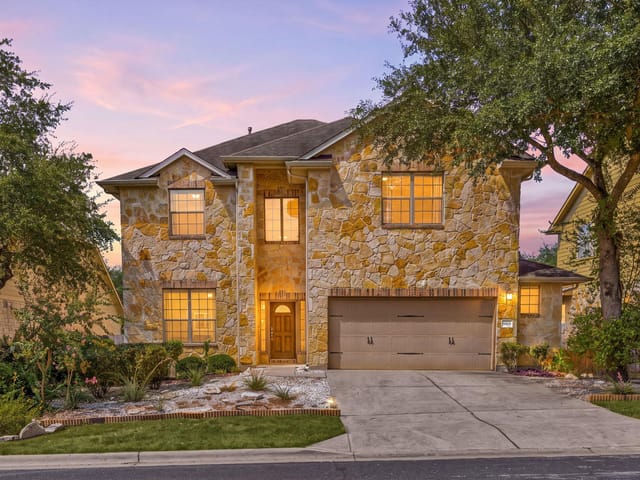 8608 Alophia DR