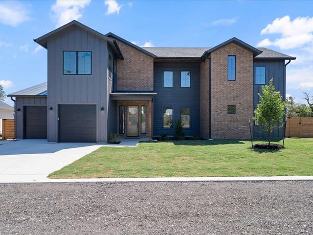 8609 Nina LN