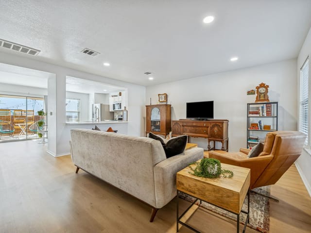 8609 Quinton CV