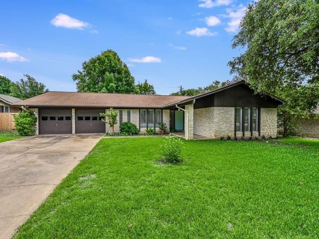8609 Winding Walk