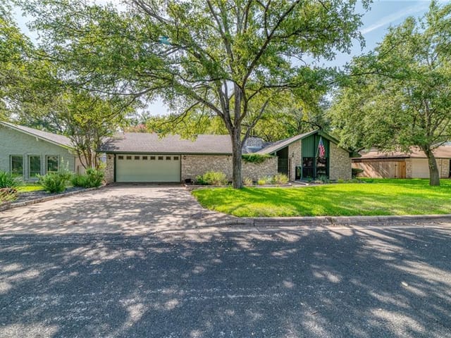 8611 Silver Ridge Dr