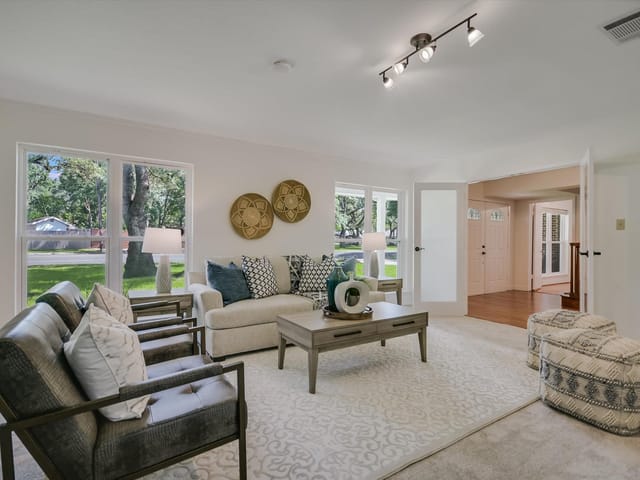 8614 Mesa Dr