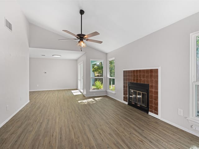 8615 Croydon LOOP