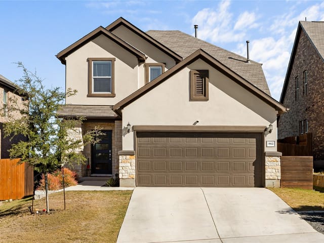 862 Pepperbark Loop