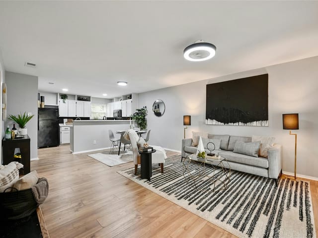 8623 Putnam Dr Unit #B