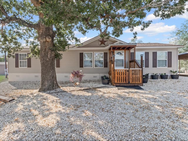 864 Rolling Oaks Dr