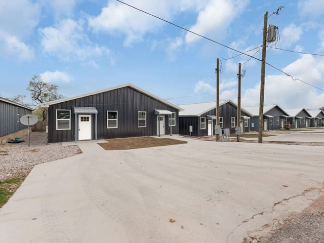 870 & 872 Waco St